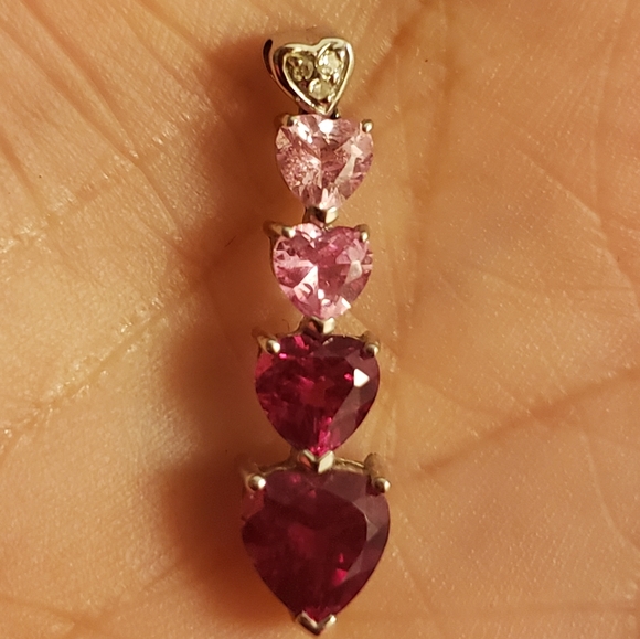 Jewelry - Gold heart shaped stone pendant